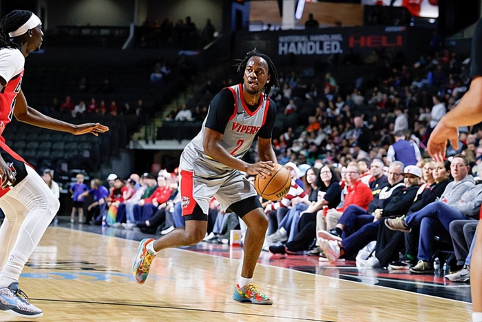 特里斯滕-牛顿发展联盟爆发31+9+6助攻 火箭后场危