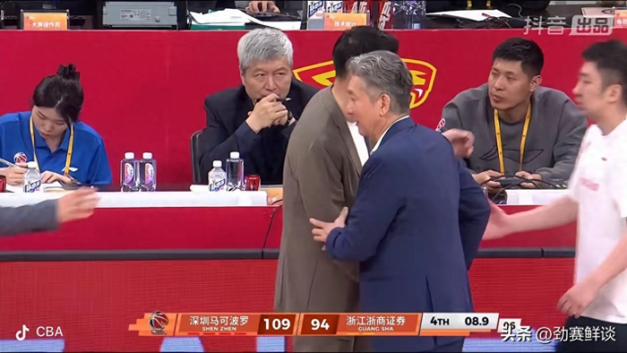 深圳男篮大胜广厦终结对手7连胜 王浩然砍32分创