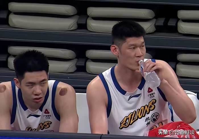 深圳男篮大胜广厦终结对手7连胜 王浩然砍32分创