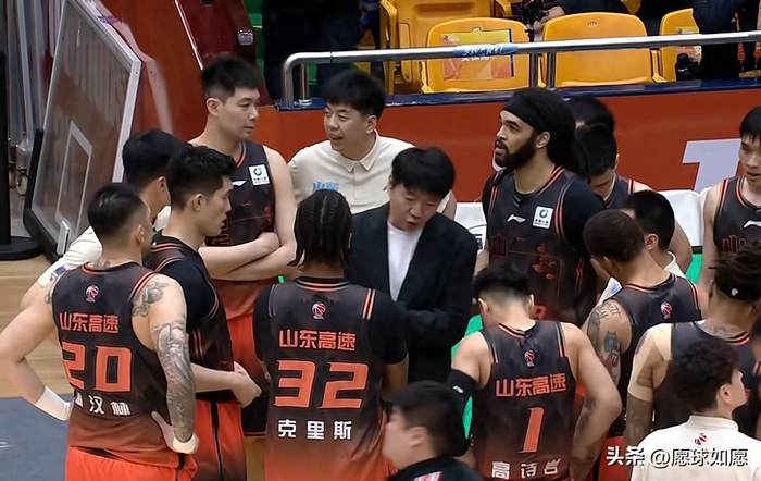 北京男篮力克山东，季后赛排名格局剧烈震荡