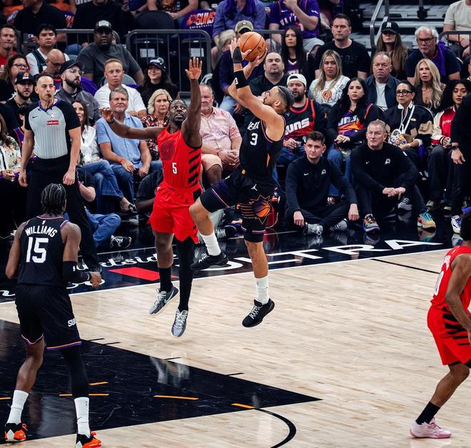 阿夫迪亚41分率开拓者险胜太阳，锁定西部第七对