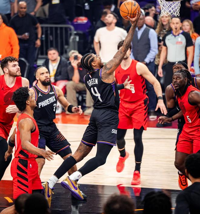 阿夫迪亚41分率开拓者险胜太阳，锁定西部第七对